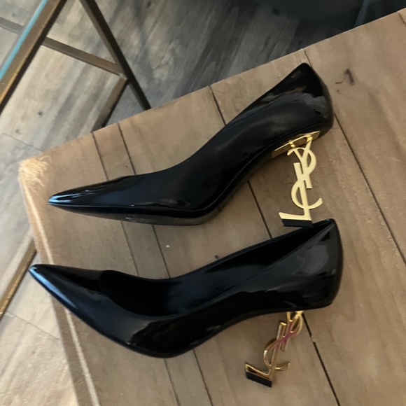 Black Saint Laurent pumps with gold heel - Picture 11 of 16